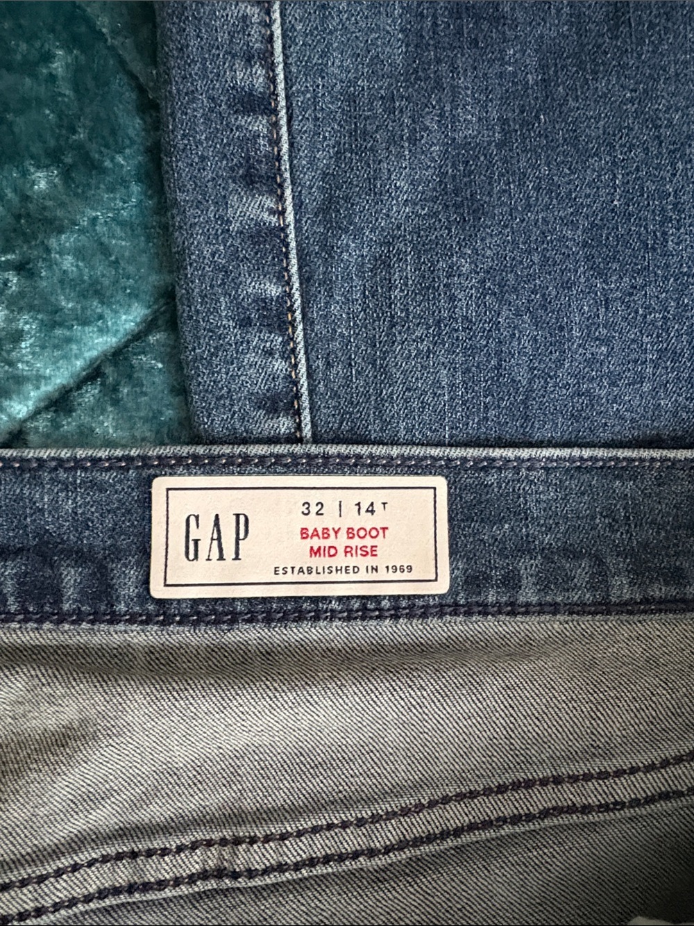 GAP Women's Medium-Dark Blue Straight Leg Jeans - Picture 2 of 3